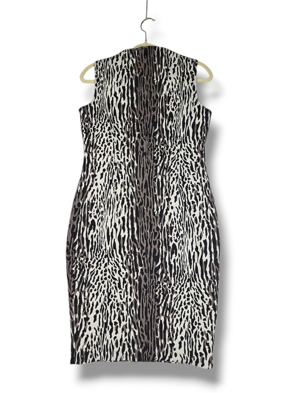 St. John Animal Print Sheath Dress Quiet Luxury Mixed Safari Sleeveless Size 8 - Picture 12 of 16